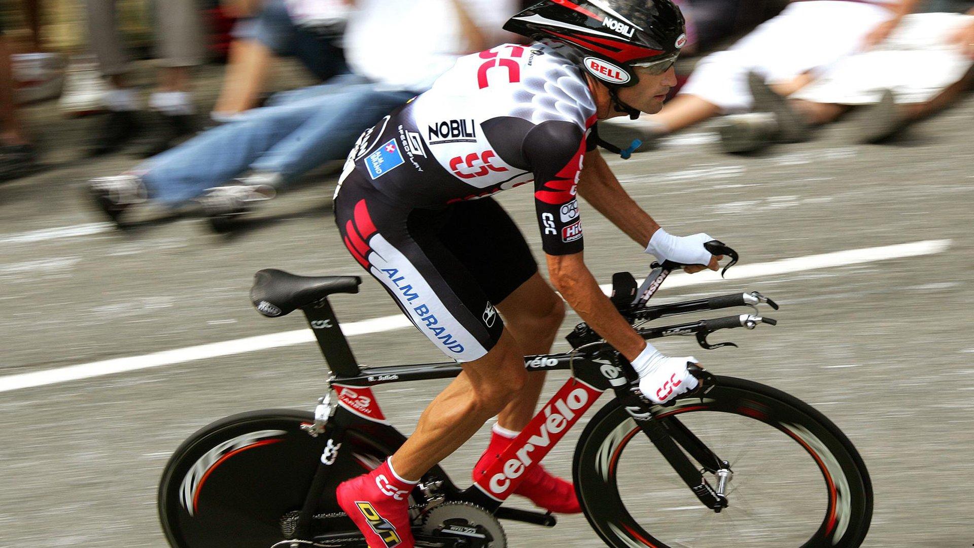 马克西盛赞哈登，他的无私牺牲让我和恩比德的比赛变得轻松